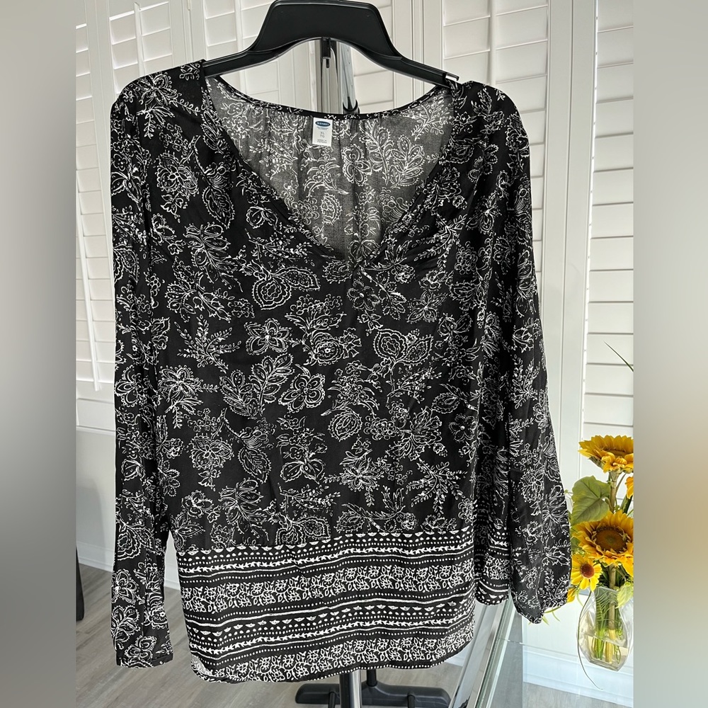 OLD NAVY Black & White Floral Long Sleeve V-Neck Boho Peasant Top Size XL